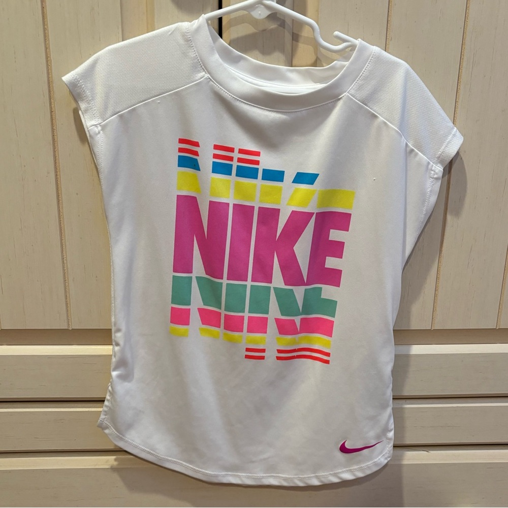 VGUC Nike tee